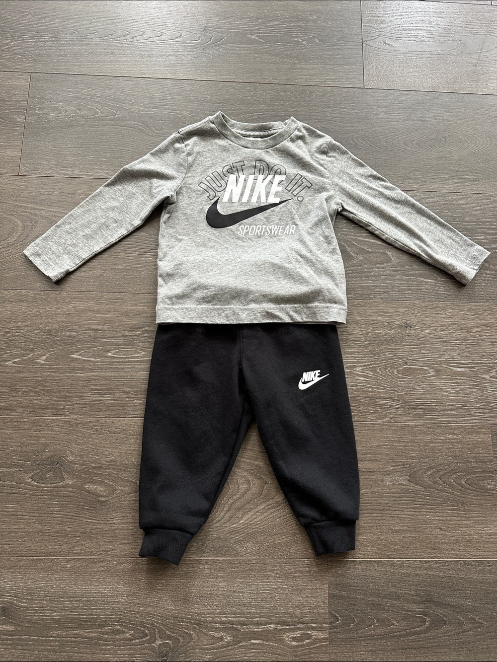 Nike retro just do it long sleeve and jogger set